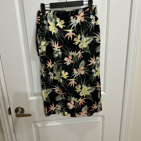 H&M DIVIDED Floral Wrap Skirt Size 4 - Picture 6 of 11